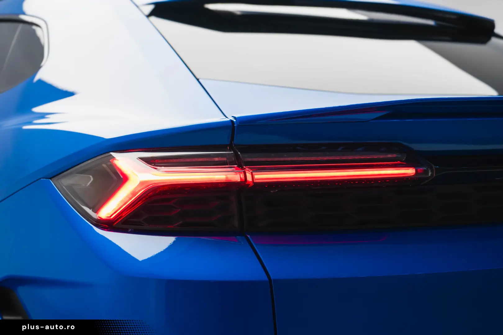 Lamborghini Urus SE 770 km Predare Leasing