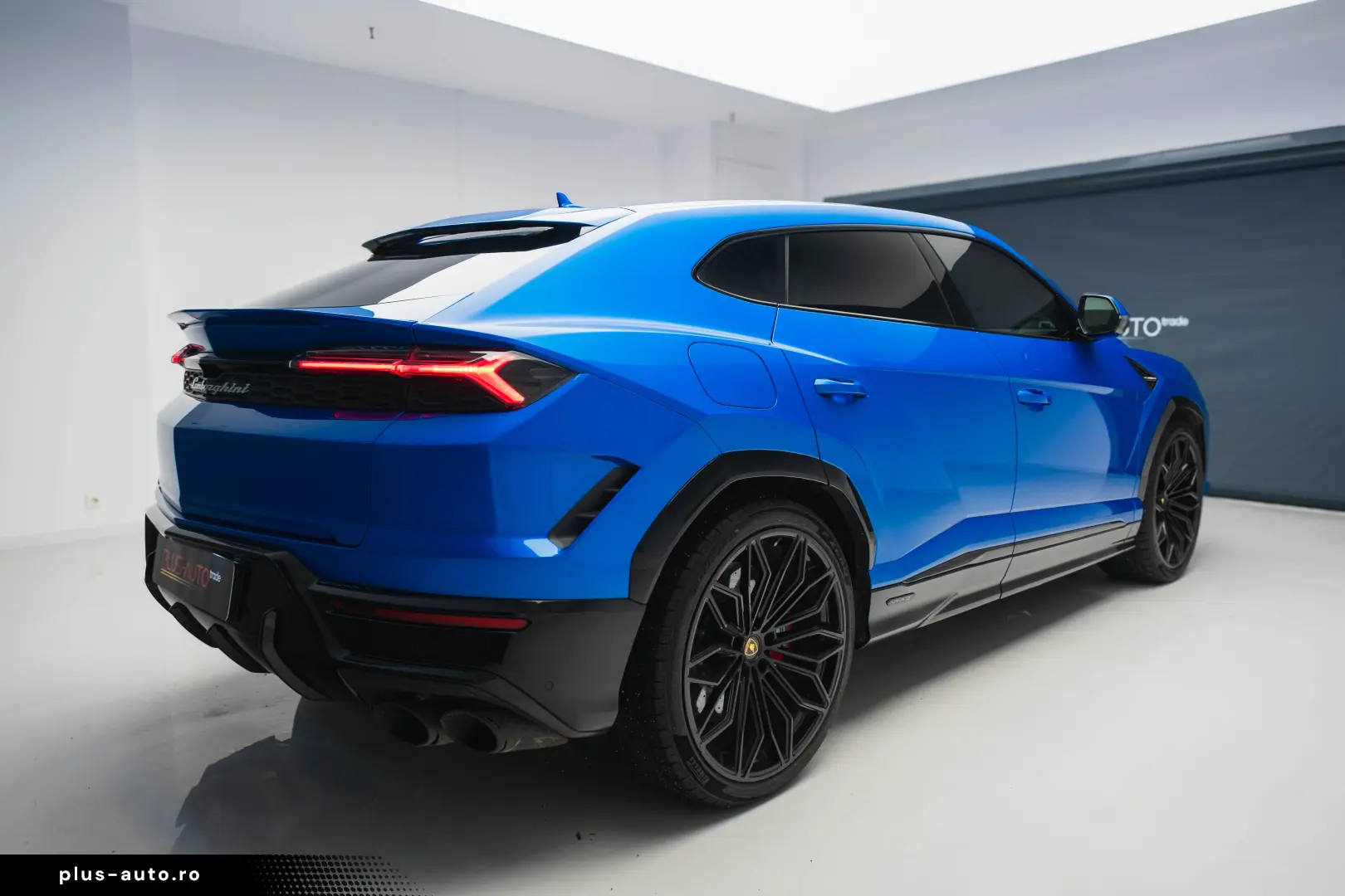 Lamborghini Urus SE 770 km Predare Leasing