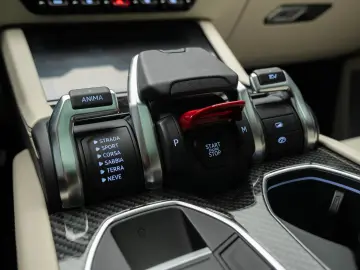 Lamborghini Urus SE 770 km Predare Leasing