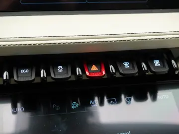 Lamborghini Urus SE 770 km Predare Leasing