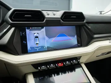 Lamborghini Urus SE 770 km Predare Leasing