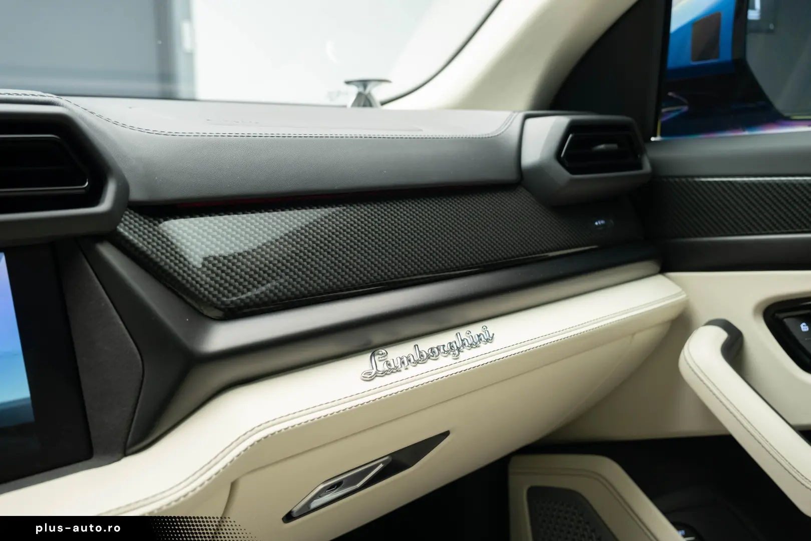 Lamborghini Urus SE 770 km Predare Leasing