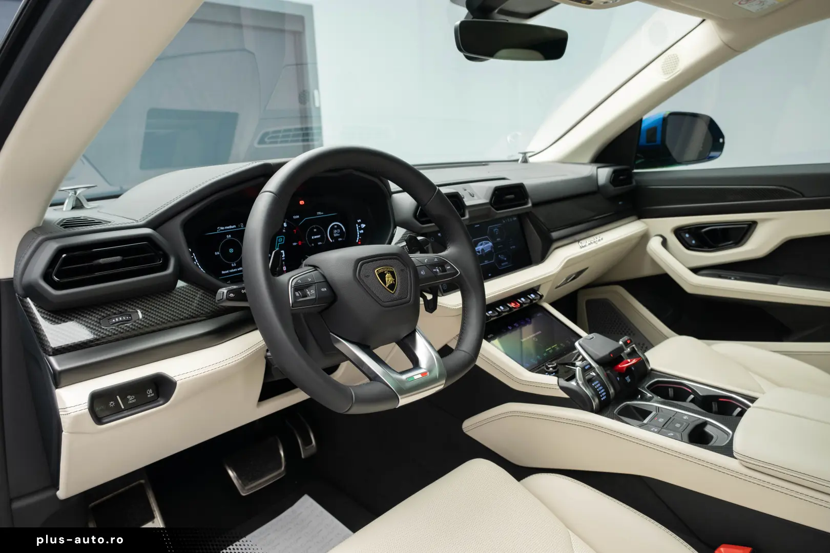 Lamborghini Urus SE 770 km Predare Leasing