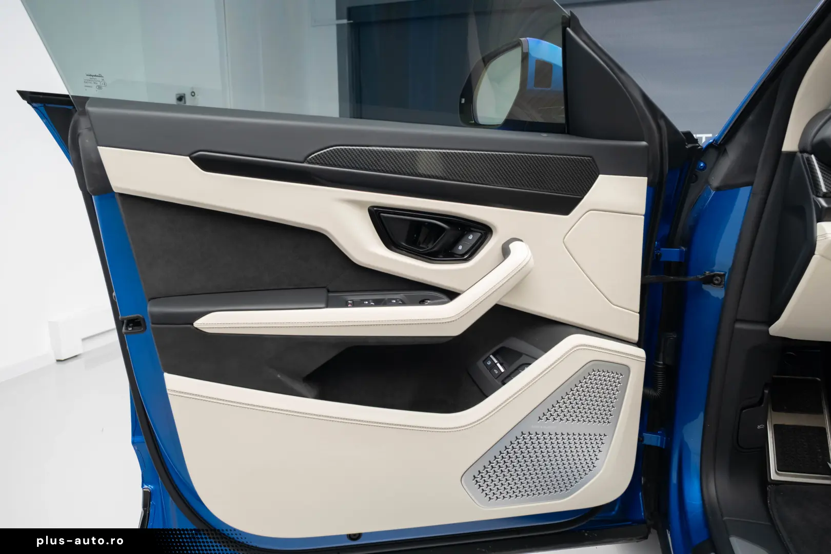 Lamborghini Urus SE 770 km Predare Leasing