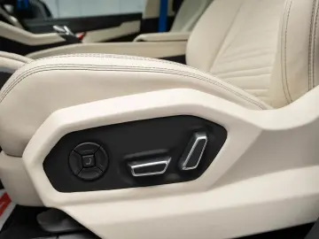 Lamborghini Urus SE 770 km Predare Leasing