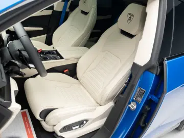 Lamborghini Urus SE 770 km Predare Leasing