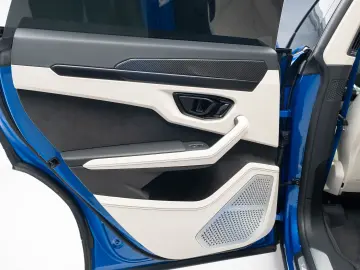 Lamborghini Urus SE 770 km Predare Leasing