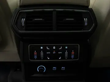 Lamborghini Urus SE 770 km Predare Leasing