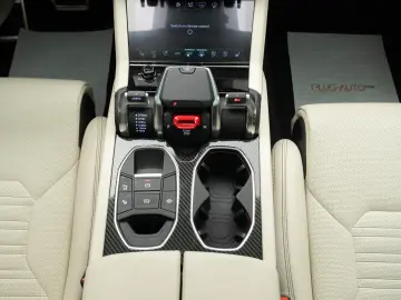Lamborghini Urus SE 770 km Predare Leasing