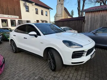 PORSCHE CAYENNE COUPE-HYBRID APPROVED 22 ZOLL MWST !