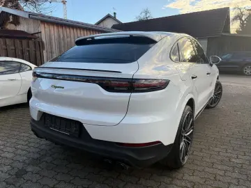 PORSCHE CAYENNE COUPE-HYBRID APPROVED 22 ZOLL MWST !