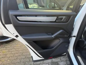 PORSCHE CAYENNE COUPE-HYBRID APPROVED 22 ZOLL MWST !