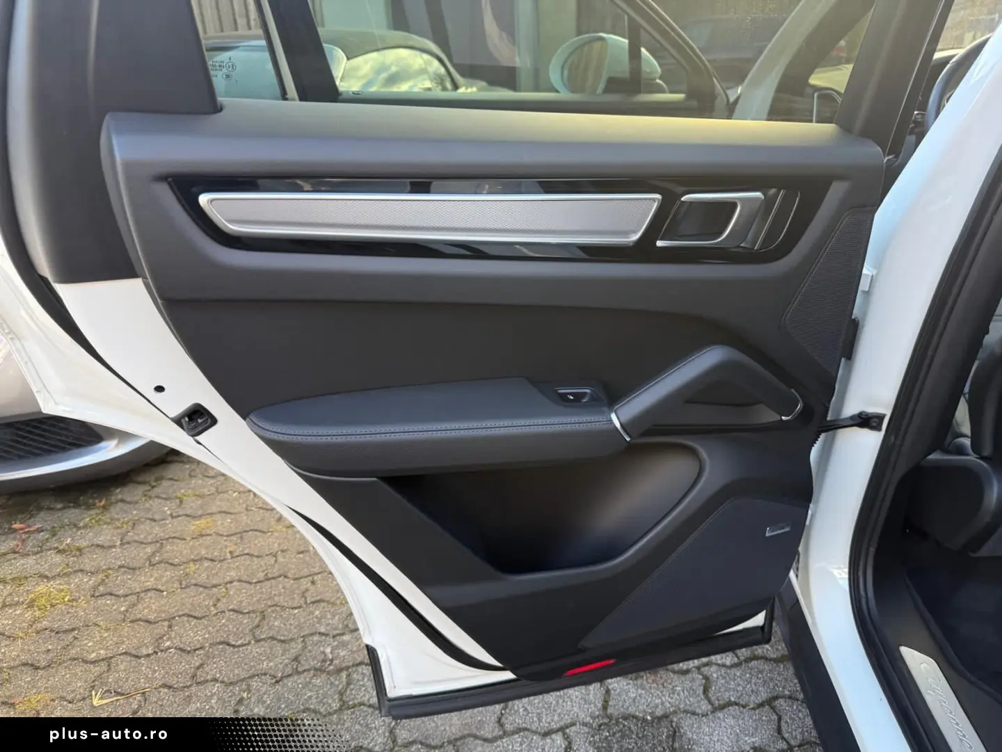 PORSCHE CAYENNE COUPE-HYBRID APPROVED 22 ZOLL MWST !