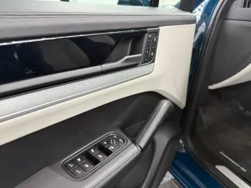 PORSCHE Cayenne  BOSE PANO ACC MEMORY