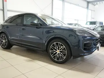 PORSCHE Cayenne Coupe Panorama AHK Luft BOSE ACC 4xSHZ
