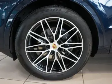 PORSCHE Cayenne Coupe Panorama AHK Luft BOSE ACC 4xSHZ
