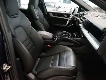 PORSCHE Cayenne Coupe Panorama AHK Luft BOSE ACC 4xSHZ