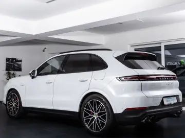 PORSCHE Cayenne S E-Hybrid Pano AHK Nacht HD-Matrix Inno