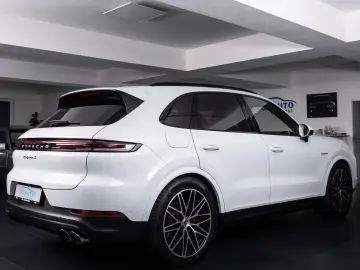 PORSCHE Cayenne S E-Hybrid Pano AHK Nacht HD-Matrix Inno