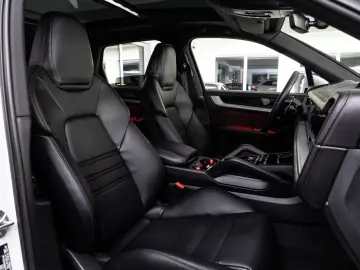 PORSCHE Cayenne S E-Hybrid Pano AHK Nacht HD-Matrix Inno