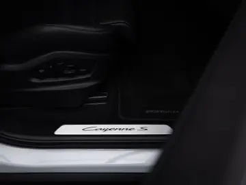 PORSCHE Cayenne S E-Hybrid Pano AHK Nacht HD-Matrix Inno