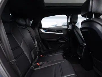 PORSCHE Cayenne E-Hybrid Coupe Beifahrerdispl Nachtsicht