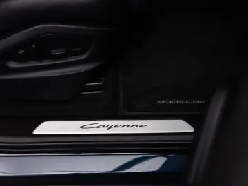 PORSCHE Cayenne E-Hybrid Coupe Beifahrerdispl Nachtsicht