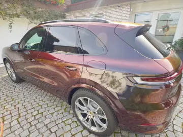 PORSCHE CayenneE-Hybrid  Allrad  Hinterachslenkung 470PS