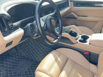 PORSCHE CayenneE-Hybrid  Allrad  Hinterachslenkung 470PS