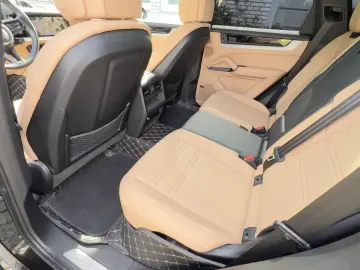 PORSCHE CayenneE-Hybrid  Allrad  Hinterachslenkung 470PS