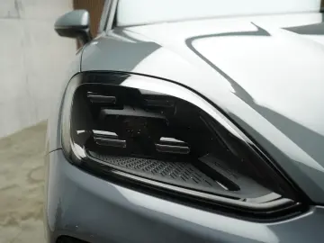 PORSCHE Cayenne E-Hybrid PANO   LUFT   AHK   INNO   Matr