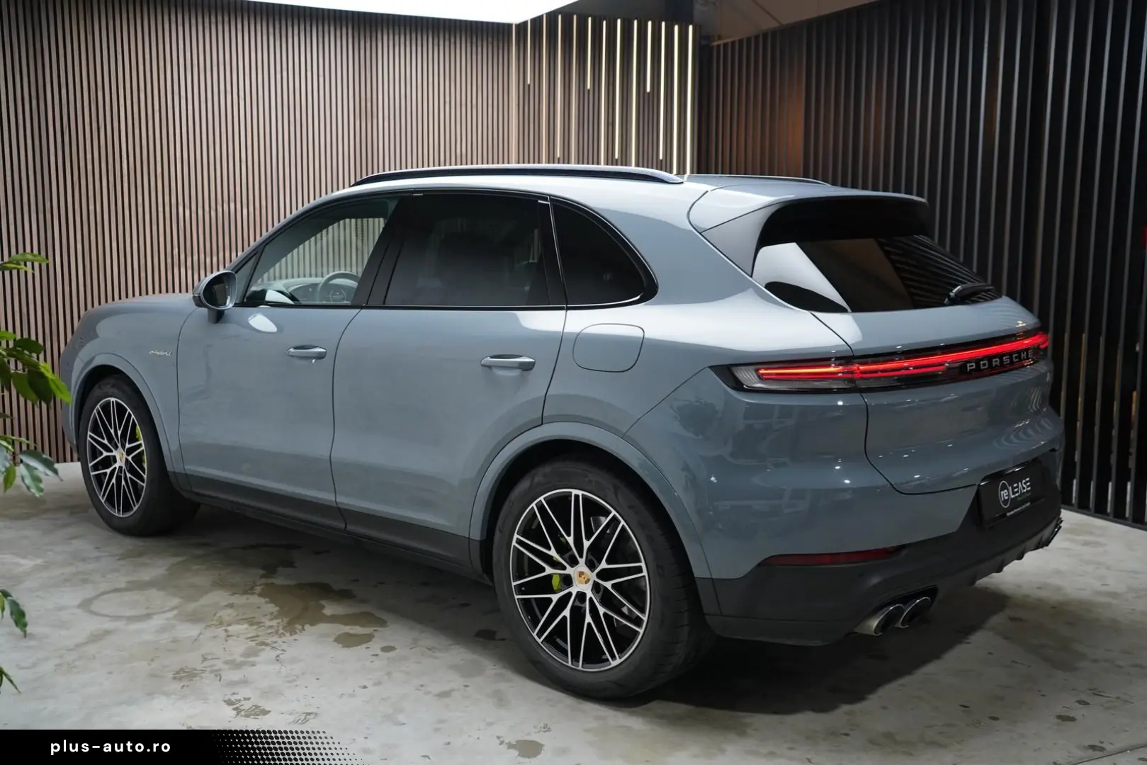 PORSCHE Cayenne E-Hybrid PANO   LUFT   AHK   INNO   Matr