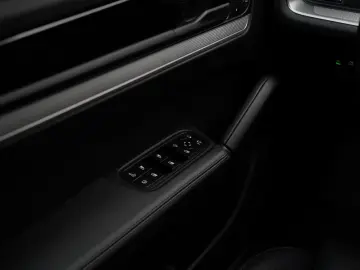 PORSCHE Cayenne E-Hybrid PANO   LUFT   AHK   INNO   Matr