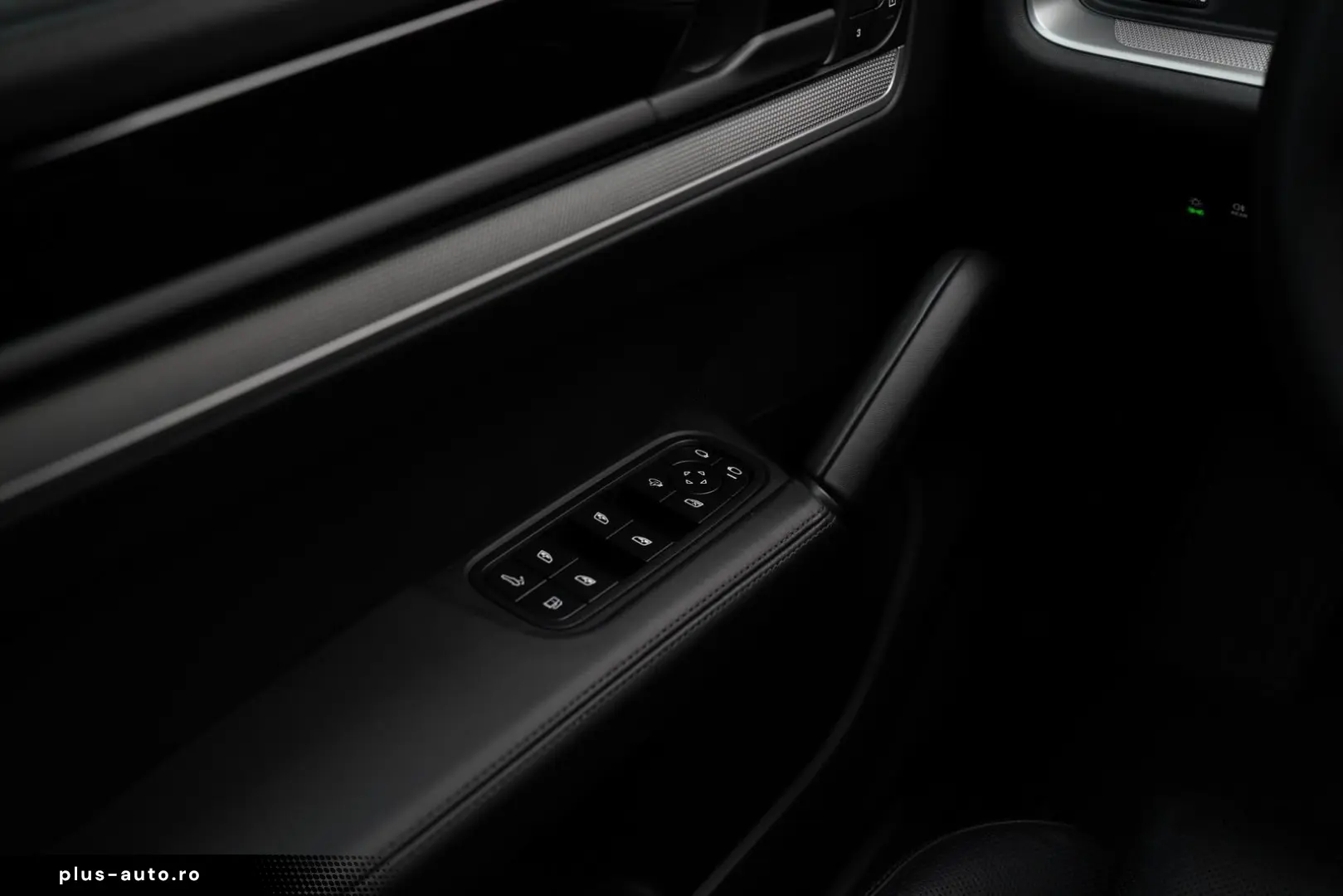 PORSCHE Cayenne E-Hybrid PANO   LUFT   AHK   INNO   Matr