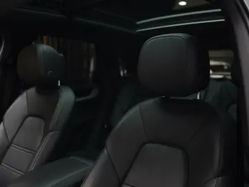 PORSCHE Cayenne E-Hybrid PANO   LUFT   AHK   INNO   Matr