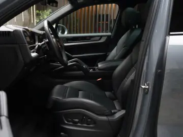 PORSCHE Cayenne E-Hybrid PANO   LUFT   AHK   INNO   Matr
