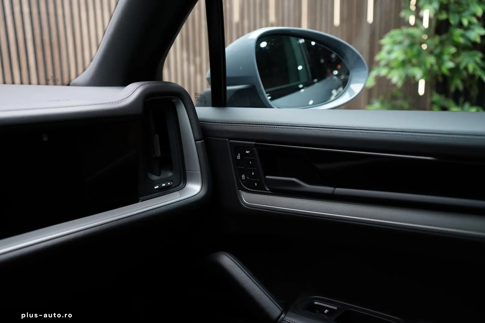 PORSCHE Cayenne E-Hybrid PANO   LUFT   AHK   INNO   Matr