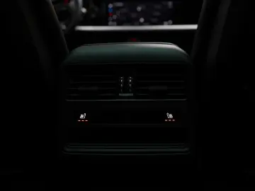 PORSCHE Cayenne E-Hybrid PANO   LUFT   AHK   INNO   Matr