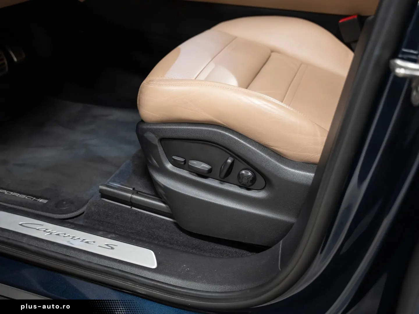 PORSCHE Cayenne InnoDrive Standheizung PASM AHK Panorama