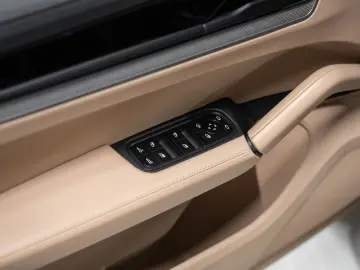 PORSCHE Cayenne InnoDrive Standheizung PASM AHK Panorama