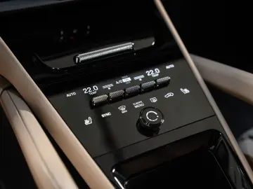 PORSCHE Cayenne InnoDrive Standheizung PASM AHK Panorama