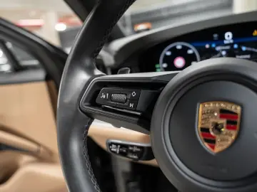 PORSCHE Cayenne InnoDrive Standheizung PASM AHK Panorama