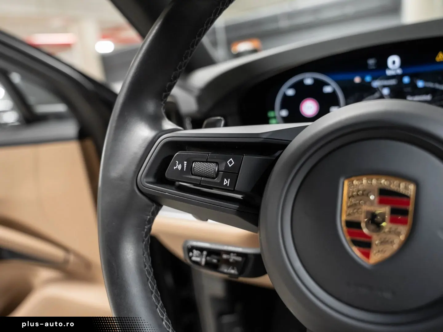 PORSCHE Cayenne InnoDrive Standheizung PASM AHK Panorama