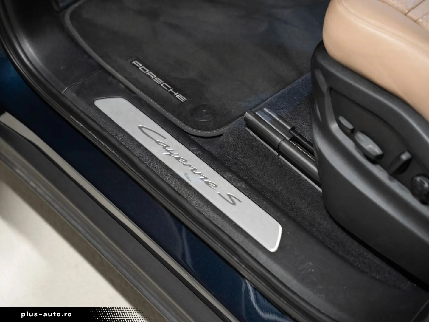 PORSCHE Cayenne InnoDrive Standheizung PASM AHK Panorama