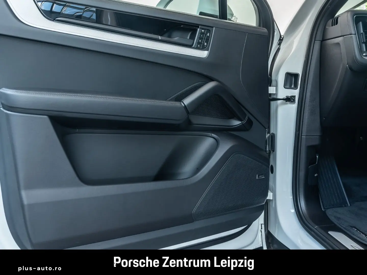 PORSCHE Cayenne E-Hybrid Coupe SportDesign HD-Matrix Inn