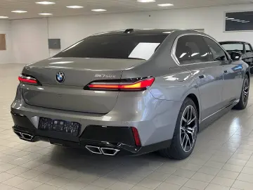 BMW M760e xDrive  Individual Edition UnfallfreI 1.Hd