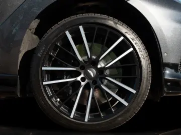 ASTON MARTIN DBX 707   Xenon Grey   Carbon   Jewellery Pack