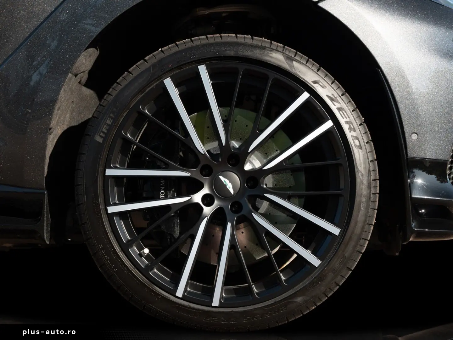 ASTON MARTIN DBX 707   Xenon Grey   Carbon   Jewellery Pack