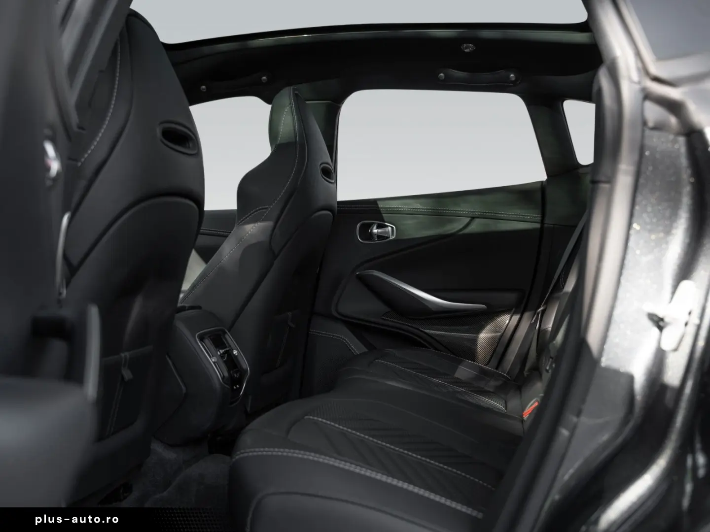 ASTON MARTIN DBX 707   Xenon Grey   Carbon   Jewellery Pack