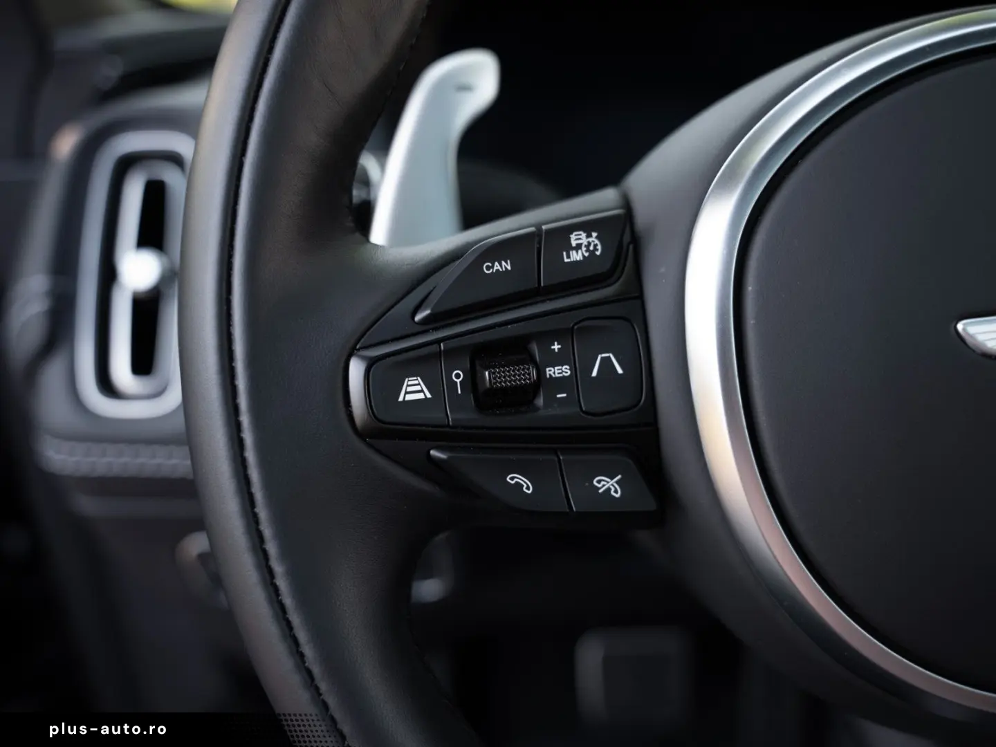 ASTON MARTIN DBX 707   Xenon Grey   Carbon   Jewellery Pack